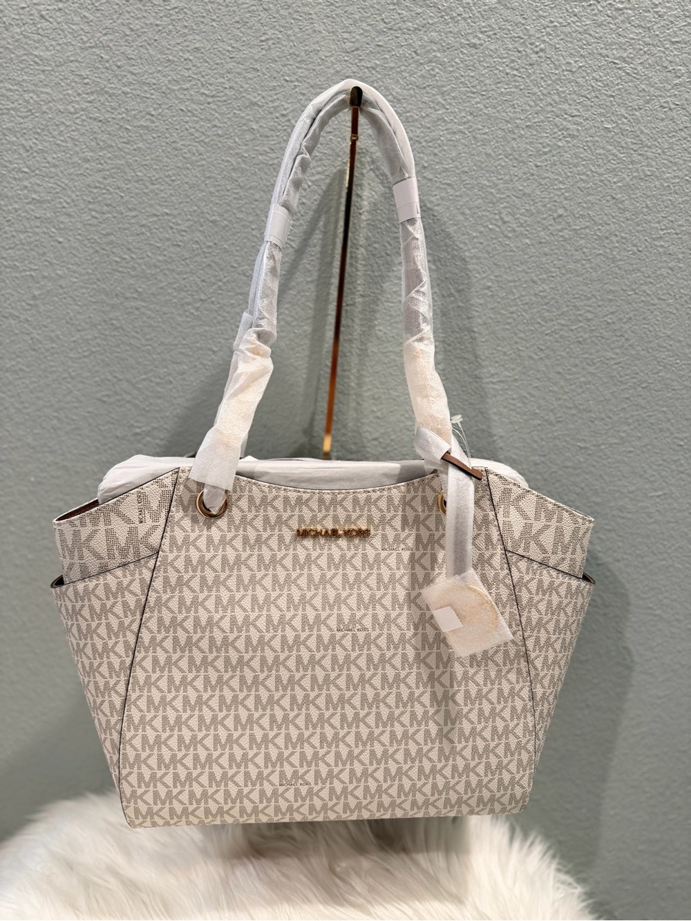 Michael Kors Jet set Tote Vanilla with Gold Hardware